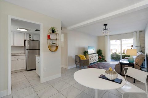 Condo in Bradenton, Florida, 2 bedrooms № 2202473 - photo 4