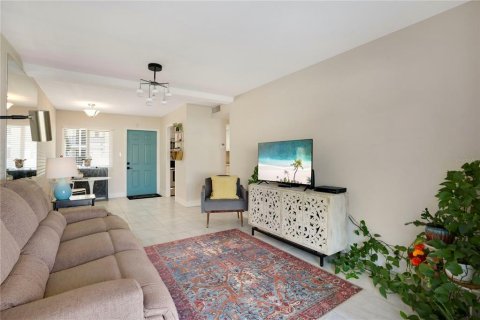 Condo in Bradenton, Florida, 2 bedrooms № 2202473 - photo 12