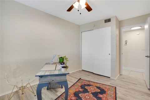 Condo in Bradenton, Florida, 2 bedrooms № 2202473 - photo 20