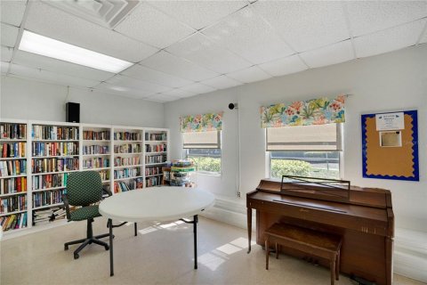Condo in Bradenton, Florida, 2 bedrooms № 2202473 - photo 29