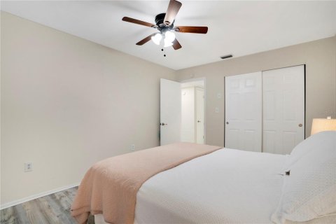 Condo in Bradenton, Florida, 2 bedrooms № 2202473 - photo 23