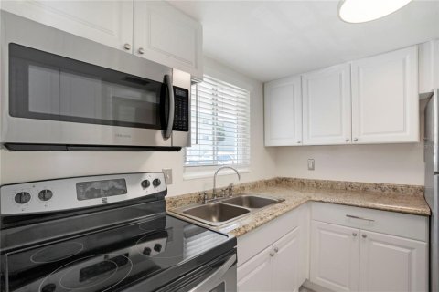 Condo in Bradenton, Florida, 2 bedrooms № 2202473 - photo 19