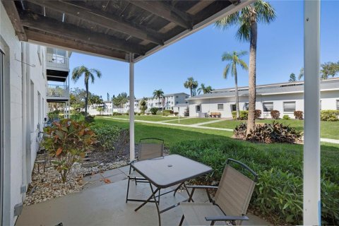 Condo in Bradenton, Florida, 2 bedrooms № 2202473 - photo 10
