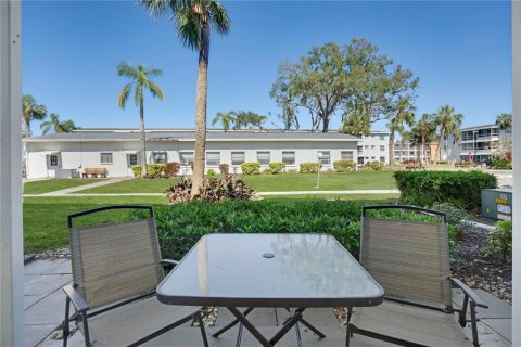 Condo in Bradenton, Florida, 2 bedrooms № 2202473 - photo 24