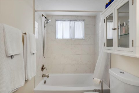 Condo in Bradenton, Florida, 2 bedrooms № 2202473 - photo 21