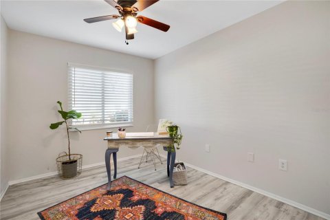 Condo in Bradenton, Florida, 2 bedrooms № 2202473 - photo 8