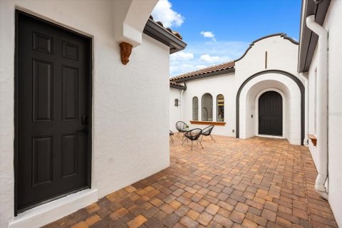 House in Orlando, Florida 4 bedrooms, 280.94 sq.m. № 1805848 - photo 9