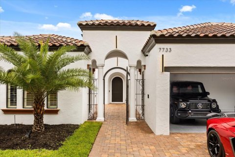 House in Orlando, Florida 4 bedrooms, 280.94 sq.m. № 1805848 - photo 8