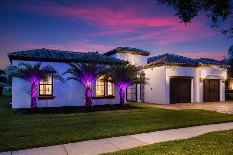 House in Orlando, Florida 4 bedrooms, 280.94 sq.m. № 1805848 - photo 6