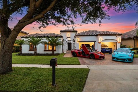 House in Orlando, Florida 4 bedrooms, 280.94 sq.m. № 1805848 - photo 1