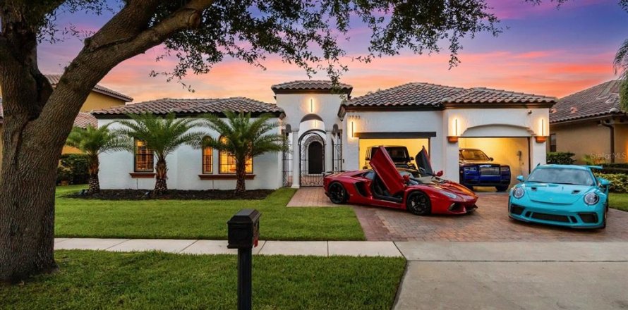 House in Orlando, Florida 4 bedrooms, 280.94 sq.m. № 1805848
