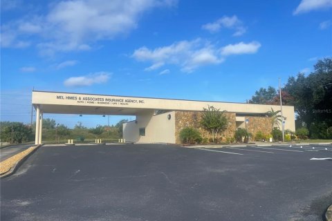 Immobilier commercial à Deltona, Floride 399.2 m2 № 2393713