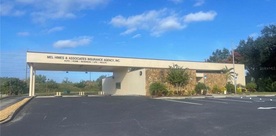 Immobilier commercial à Deltona, Floride 399.2 m2 № 2393713
