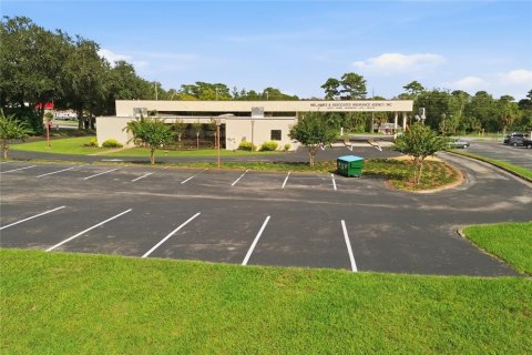 Immobilier commercial à vendre à Deltona, Floride: 399.2 m2 № 2393713 - photo 2