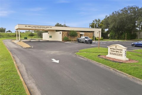 Immobilier commercial à vendre à Deltona, Floride: 399.2 m2 № 2393713 - photo 4