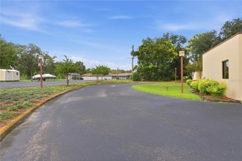 Immobilier commercial à vendre à Deltona, Floride: 399.2 m2 № 2393713 - photo 28