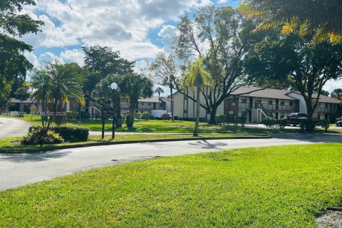 Condominio en venta en Tamarac, Florida, 1 dormitorio, 51.1 m2 № 2152598 - foto 5