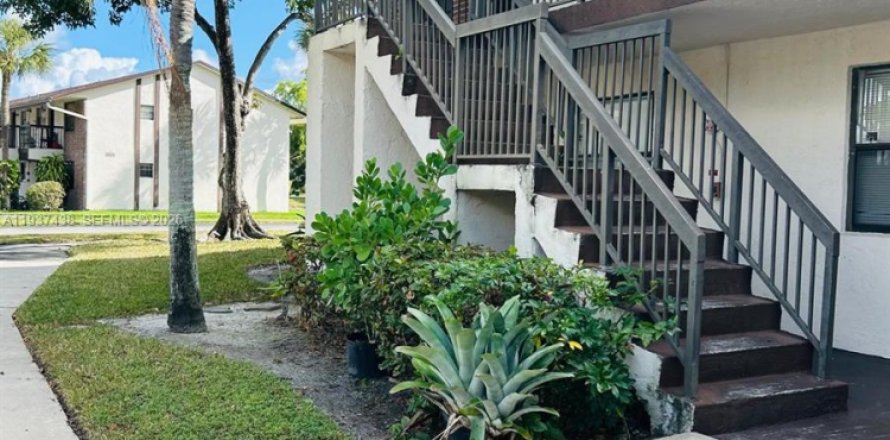 Condominio en Tamarac, Florida, 1 dormitorio № 2152598