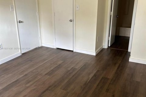 Condominio en venta en Tamarac, Florida, 1 dormitorio, 51.1 m2 № 2152598 - foto 7