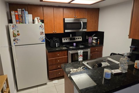 Condo in Coral Springs, Florida, 2 bedrooms  № 1888269 - photo 9