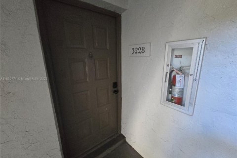 Condo in Coral Springs, Florida, 2 bedrooms  № 1888269 - photo 21