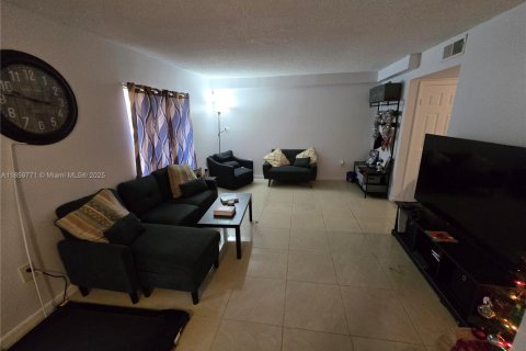 Condo in Coral Springs, Florida, 2 bedrooms  № 1888269 - photo 10