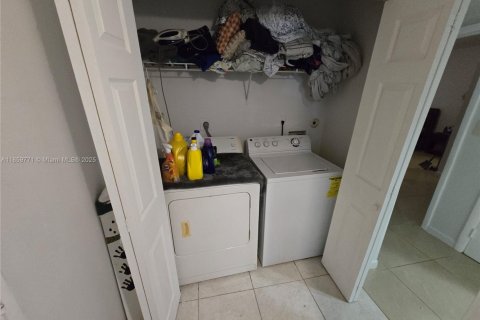 Condo in Coral Springs, Florida, 2 bedrooms  № 1888269 - photo 12