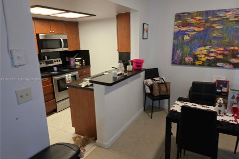 Condo in Coral Springs, Florida, 2 bedrooms  № 1888269 - photo 8