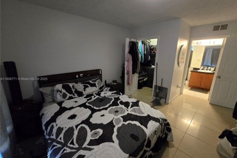 Condo in Coral Springs, Florida, 2 bedrooms  № 1888269 - photo 17