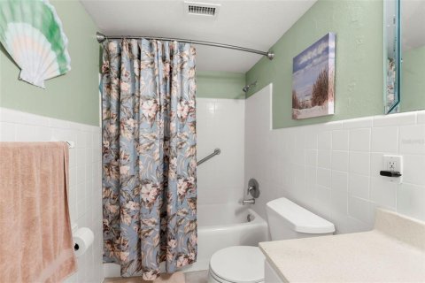 Condo in Saint Petersburg, Florida, 1 bedroom № 2217961 - photo 20