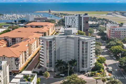 Condo in Saint Petersburg, Florida, 1 bedroom № 2217961