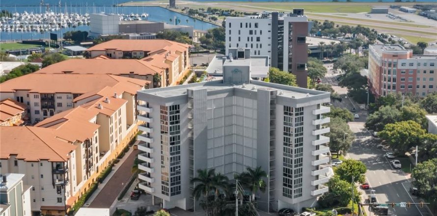 Condo in Saint Petersburg, Florida, 1 bedroom № 2217961