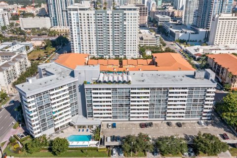 Condo in Saint Petersburg, Florida, 1 bedroom № 2217961 - photo 30