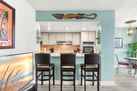 Condo in Saint Petersburg, Florida, 1 bedroom № 2217961 - photo 13