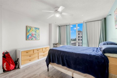 Condo in Saint Petersburg, Florida, 1 bedroom № 2217961 - photo 16