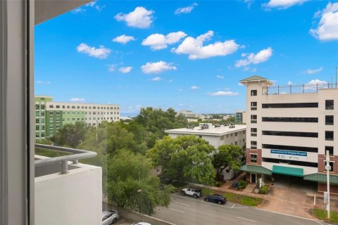 Condo in Saint Petersburg, Florida, 1 bedroom № 2217961 - photo 15