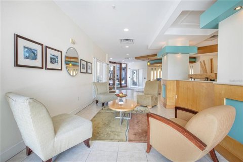 Condo in Saint Petersburg, Florida, 1 bedroom № 2217961 - photo 27