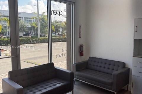 Купить коммерческую недвижимость в Дорал, Флорида № 1746097 - фото 10