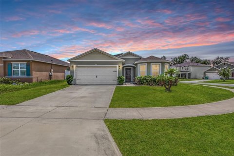 House in Deltona, Florida 3 bedrooms, 161.84 sq.m. № 2226069