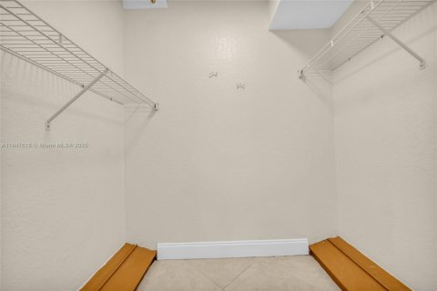 Condo in Pembroke Pines, Florida, 2 bedrooms  № 1847698 - photo 16