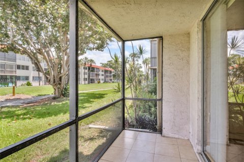 Condo in Pembroke Pines, Florida, 2 bedrooms  № 1847698 - photo 20