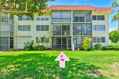 Condo in Pembroke Pines, Florida, 2 bedrooms  № 1847698 - photo 22