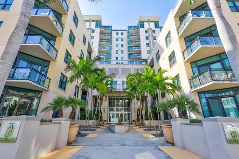 Condo in Saint Petersburg, Florida, 2 bedrooms  № 2302936