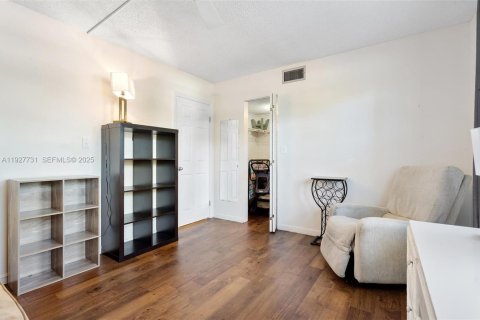 Купить кондоминиум в Дания-Бич, Флорида 2 спальни, 106.28м2, № 2039544 - фото 28