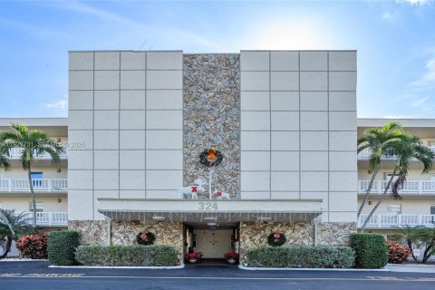 Купить кондоминиум в Дания-Бич, Флорида 2 спальни, 106.28м2, № 2039544 - фото 3