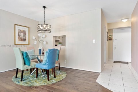 Купить кондоминиум в Дания-Бич, Флорида 2 спальни, 106.28м2, № 2039544 - фото 11