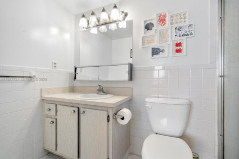 Купить кондоминиум в Дания-Бич, Флорида 2 спальни, 106.28м2, № 2039544 - фото 24