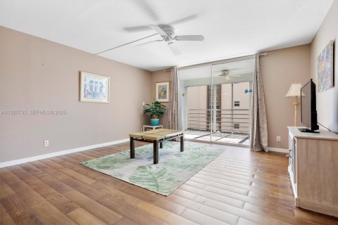 Купить кондоминиум в Дания-Бич, Флорида 2 спальни, 106.28м2, № 2039544 - фото 7