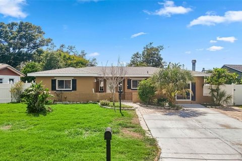 House in Seminole, Florida 3 bedrooms, 189.33 sq.m. № 2167800