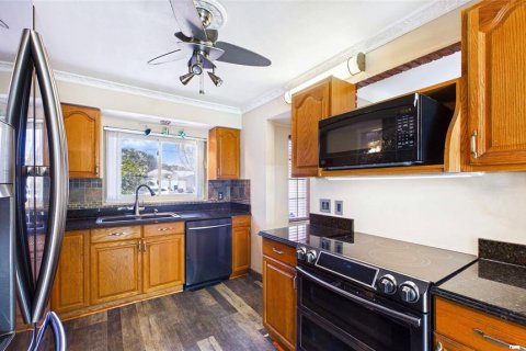 House in Seminole, Florida 3 bedrooms, 189.33 sq.m. № 2167800 - photo 12